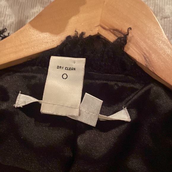 Gently used black crop jacket - Picture 5 of 5